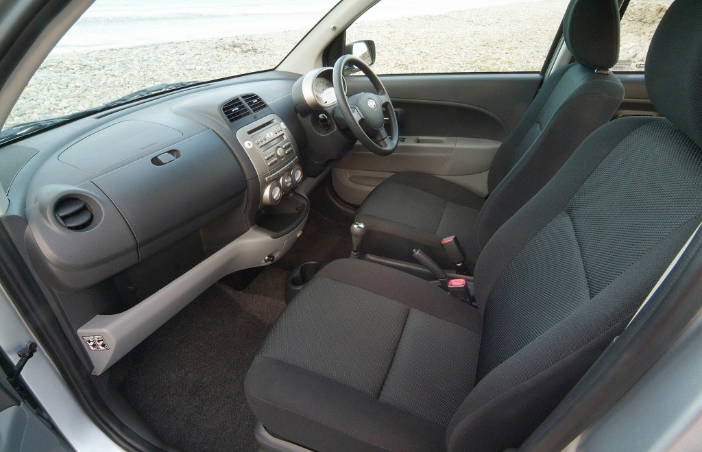 Subaru Justy photo 29