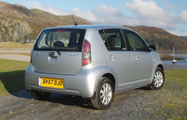 Subaru Justy foto 23