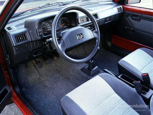 Subaru Justy photo 8