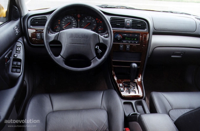 Subaru Legacy foto 11