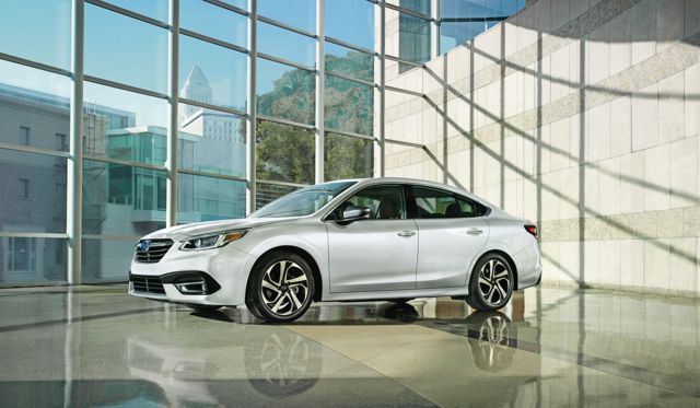 Subaru Legacy photo 2