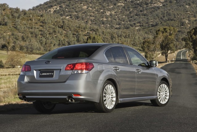 Subaru Liberty foto 13