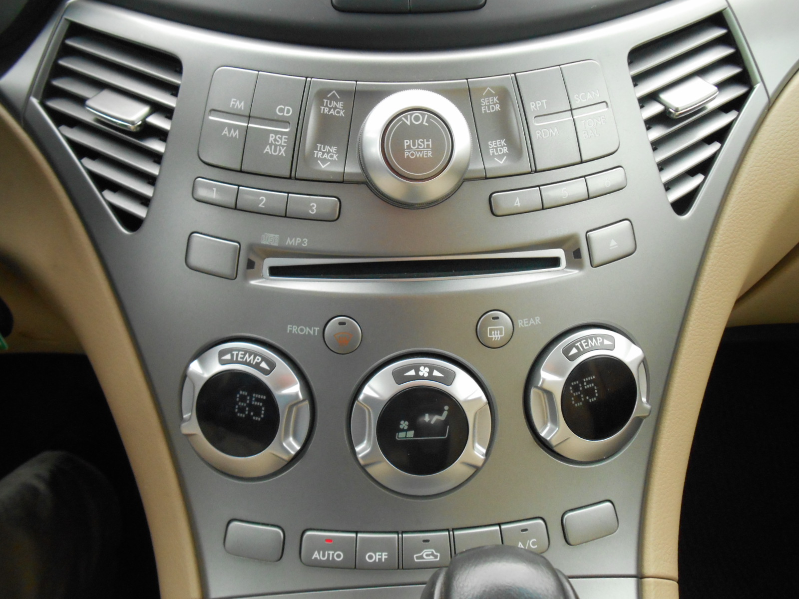 Subaru Tribeca photo 17