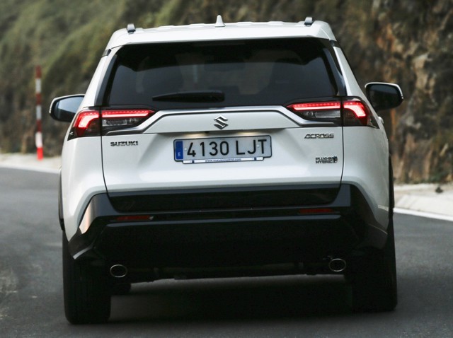 Suzuki Across foto 10