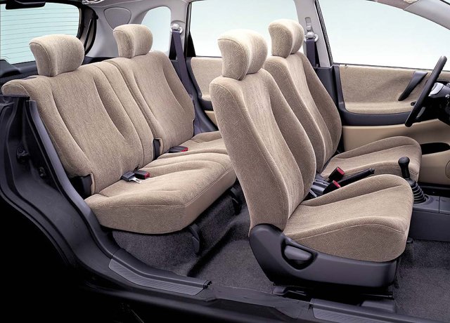 Suzuki Aerio / Liana Hatchback photo 40