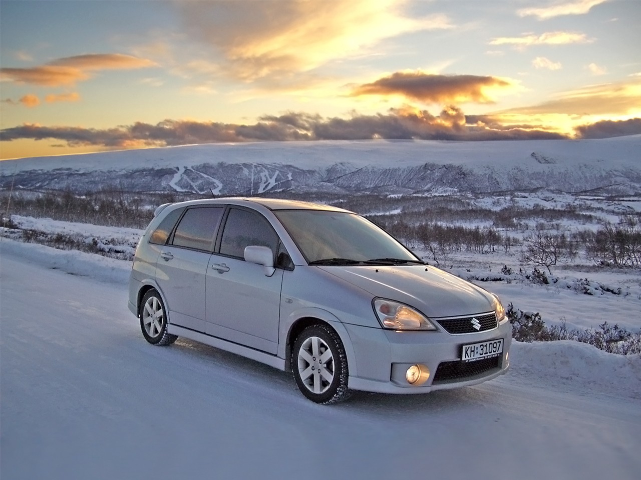 Suzuki Aerio / Liana Hatchback photo 25