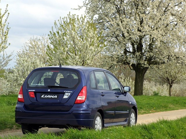 Suzuki Aerio / Liana Hatchback photo 26