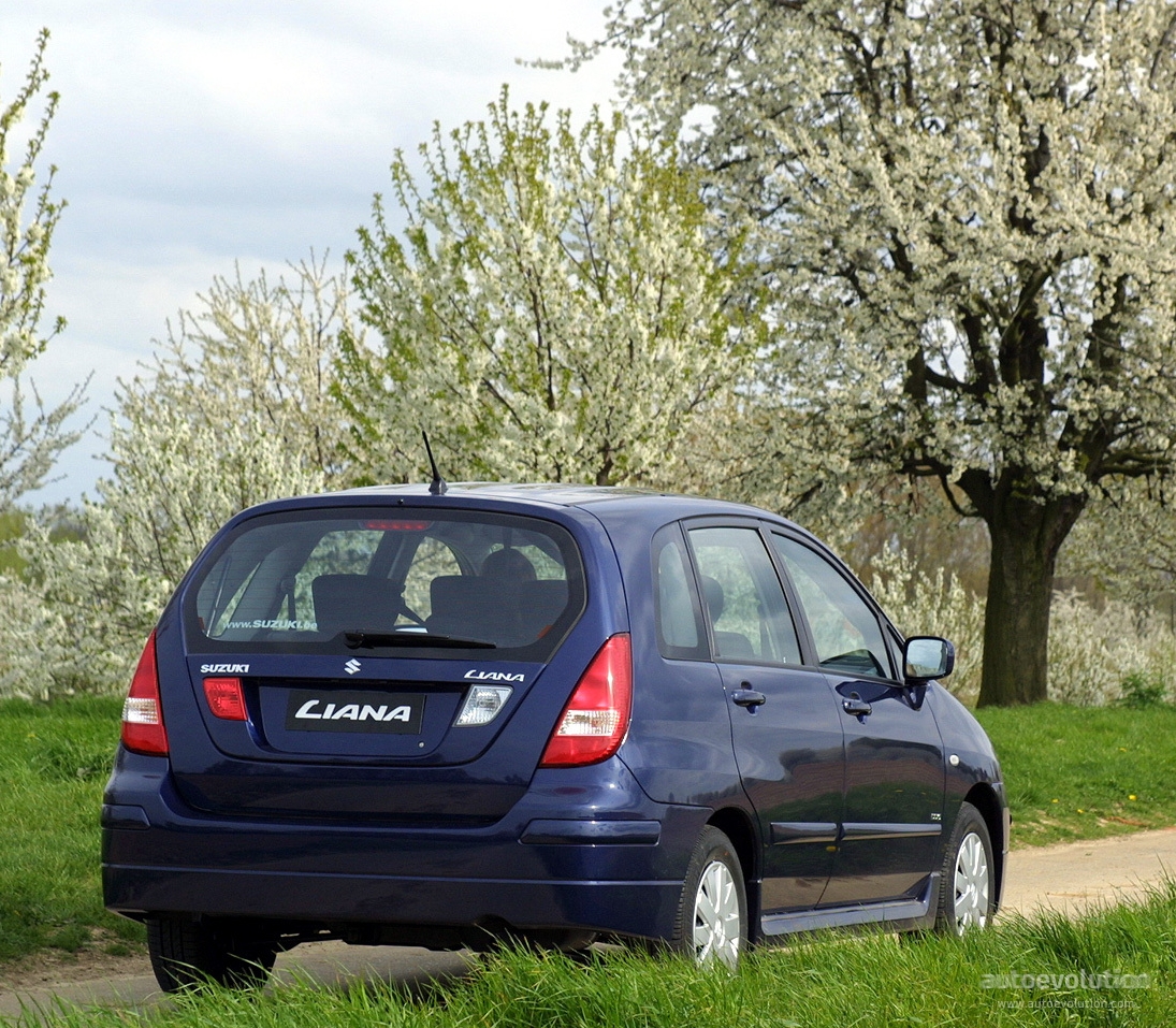 Suzuki Aerio / Liana Hatchback photo 4