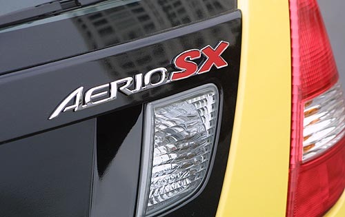 Suzuki Aerio / Liana Hatchback photo 6