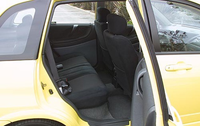 Suzuki Aerio / Liana Hatchback photo 8