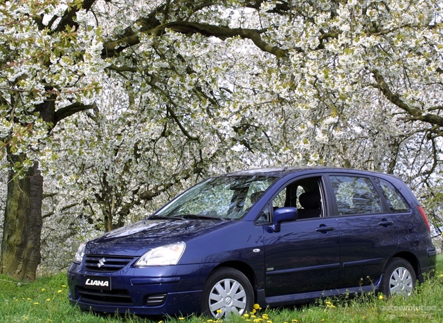 Suzuki Aerio / Liana Hatchback photo 3