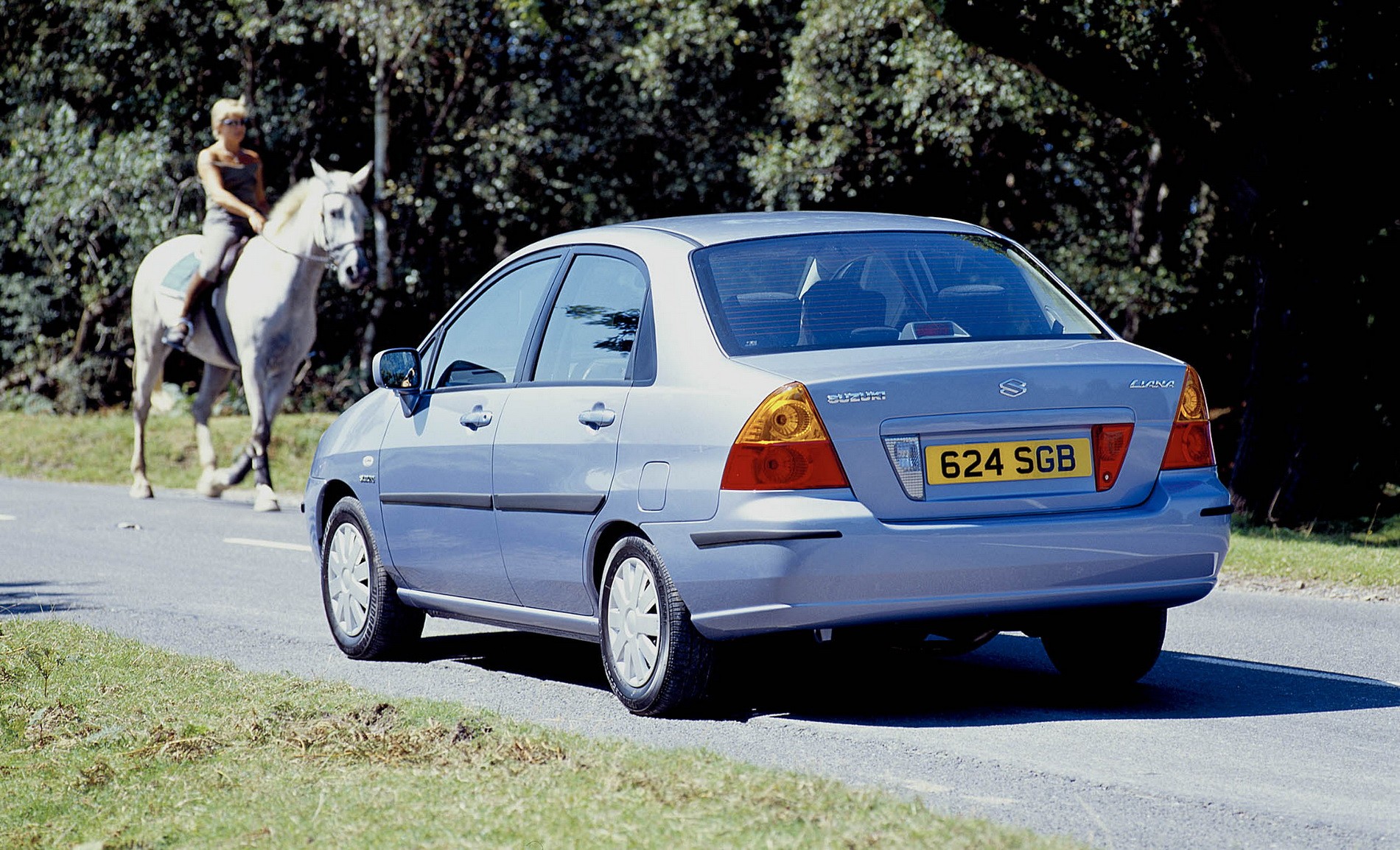 Suzuki Aerio / Liana Sedan photo 9