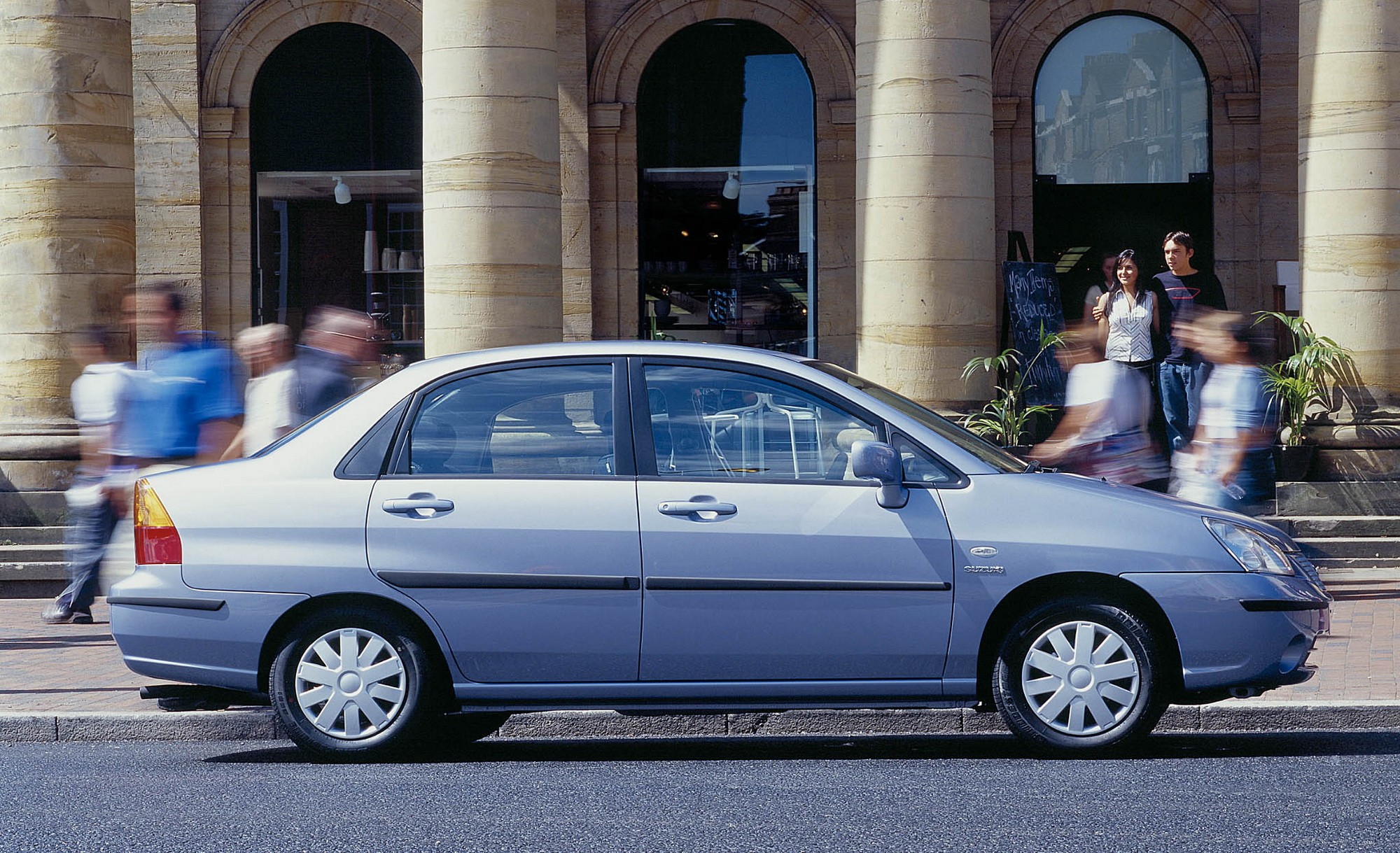 Suzuki Aerio / Liana Sedan photo 10