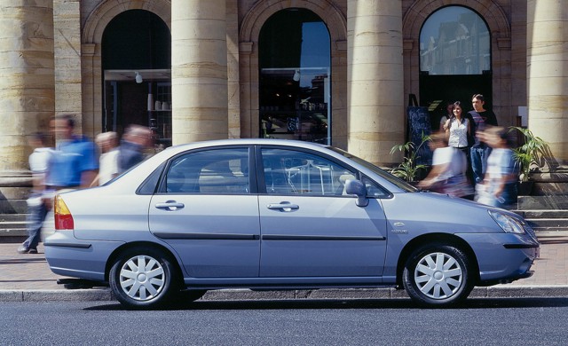 Suzuki Aerio / Liana Sedan foto 10