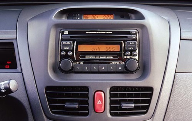 Suzuki Aerio / Liana Sedan foto 19