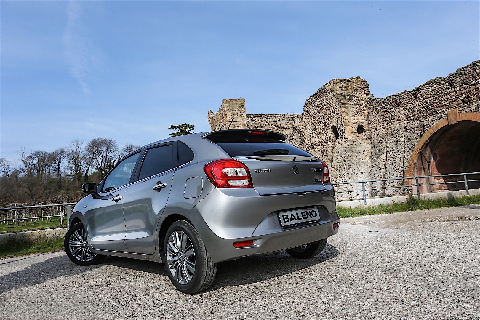 Suzuki Baleno photo 22