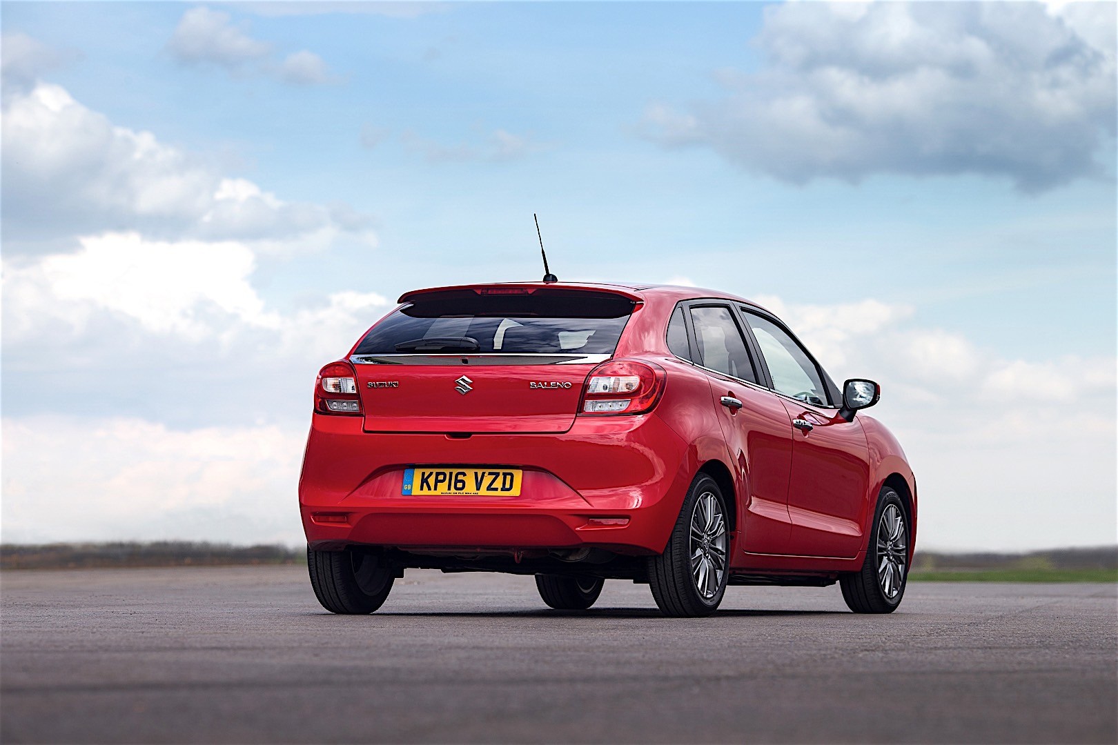 Suzuki Baleno photo 35