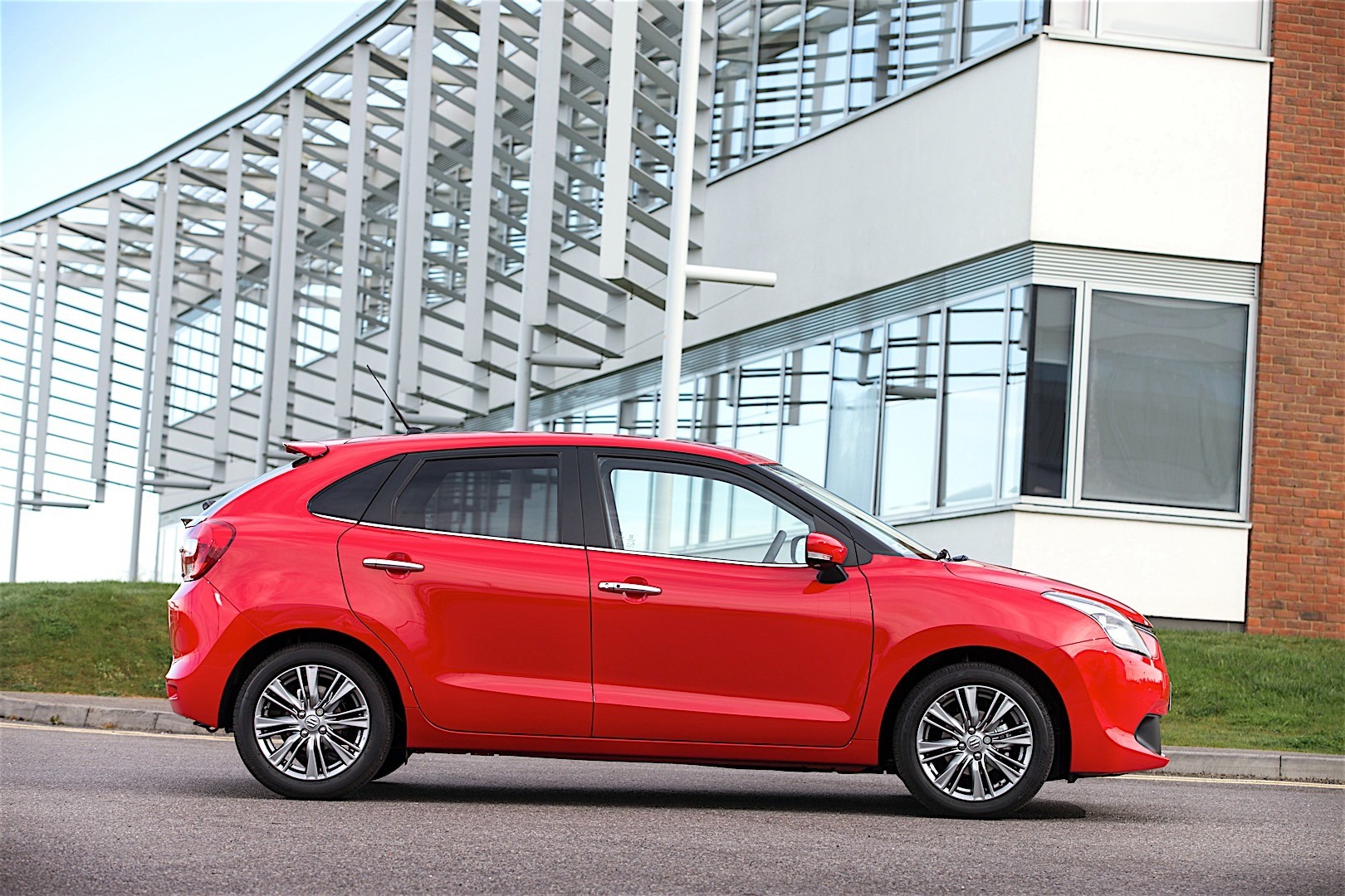 Suzuki Baleno photo 38