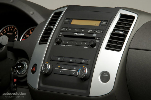 Suzuki Equator foto 13