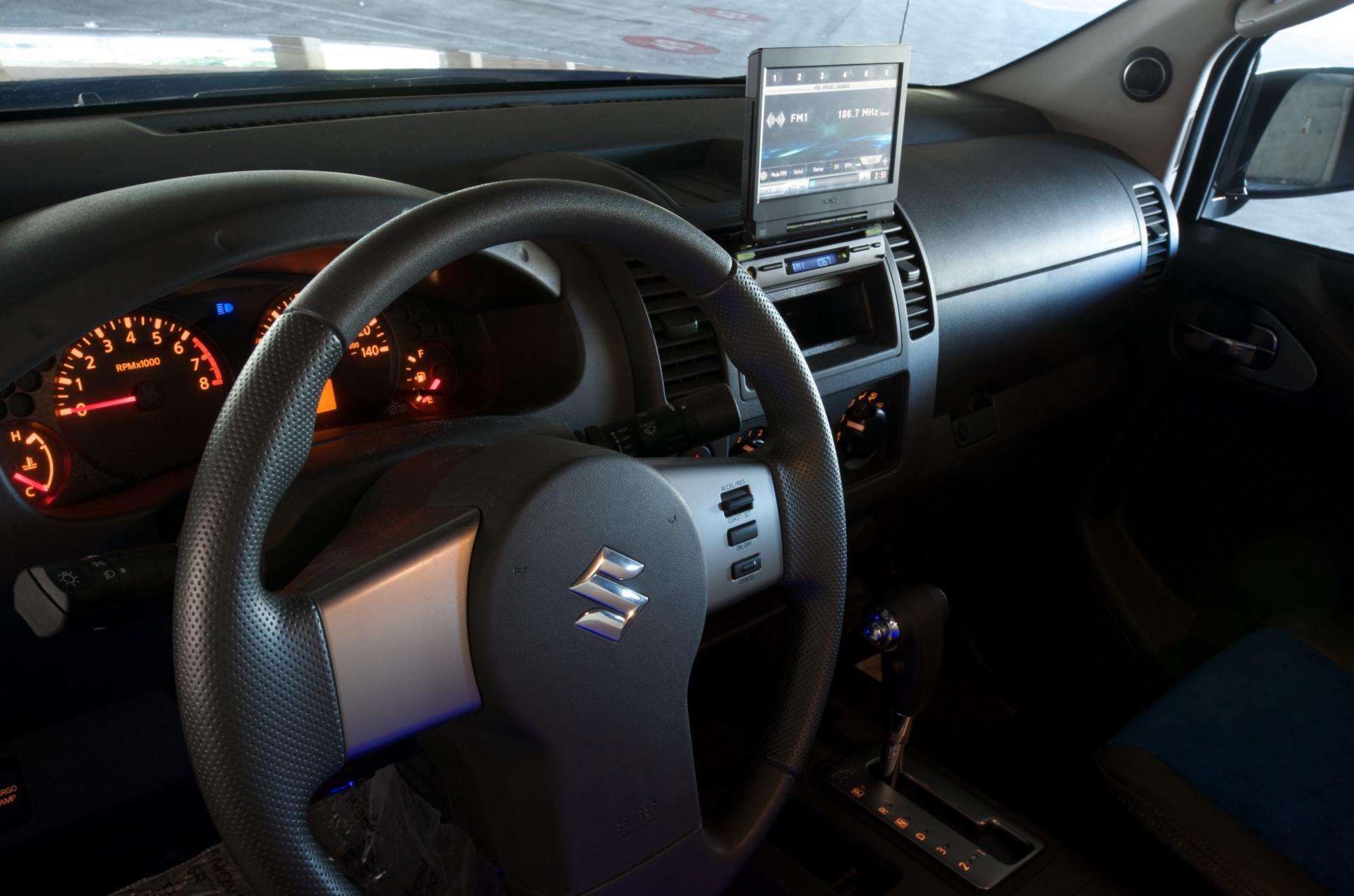 Suzuki Equator photo 25