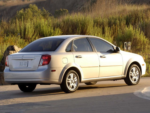 Suzuki Forenza Sedan Foto 10