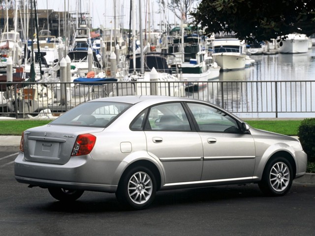 Suzuki Forenza Sedan Foto 11