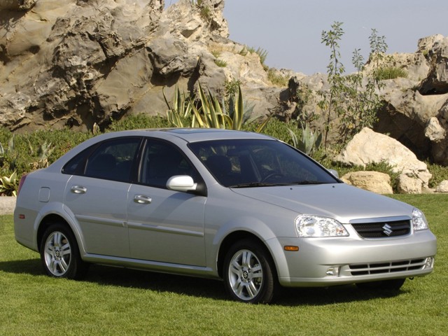 Suzuki Forenza Sedan Foto 8