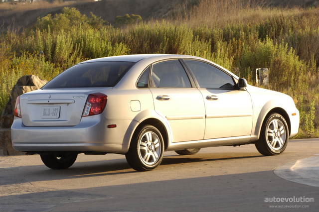 Suzuki Forenza Sedan Foto 2