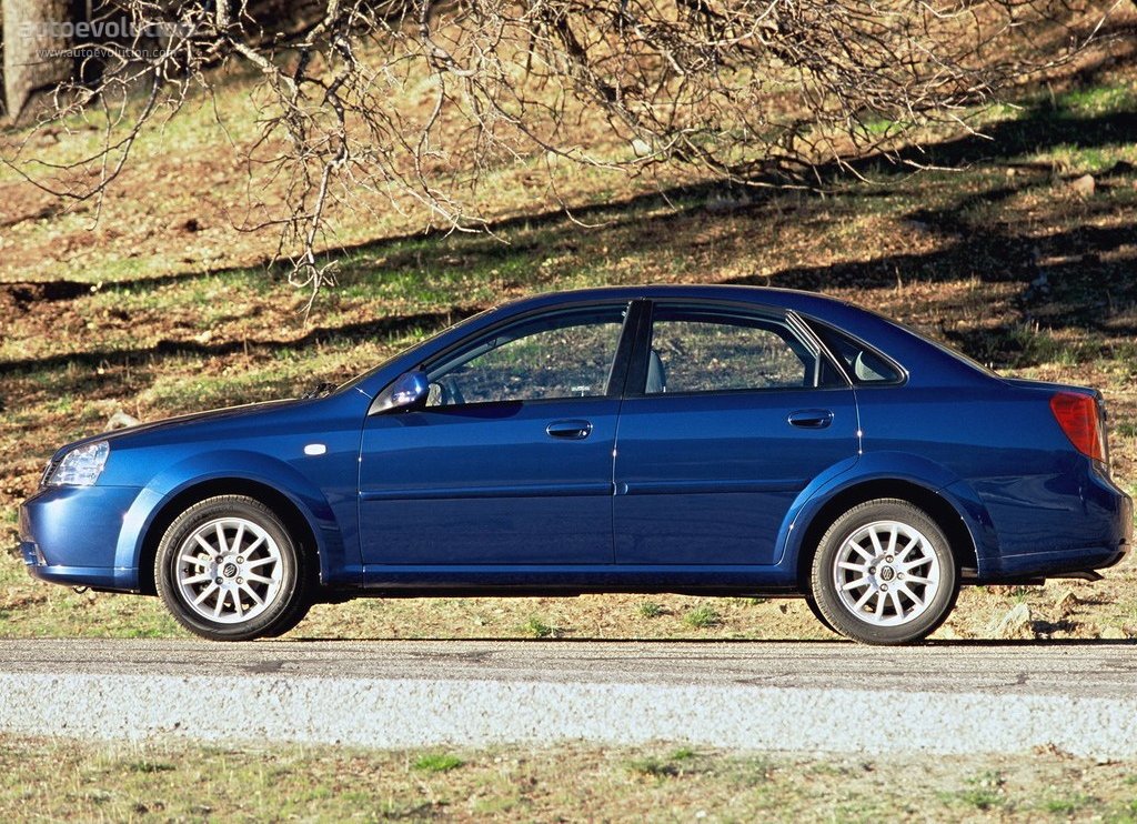 Suzuki Forenza Sedan photo 5
