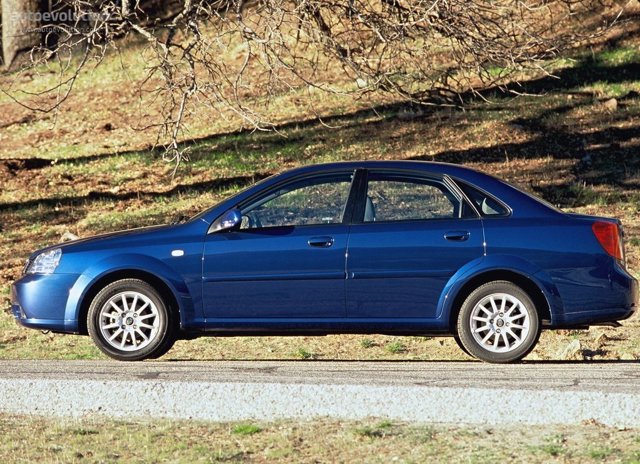Suzuki Forenza Sedan Foto 5
