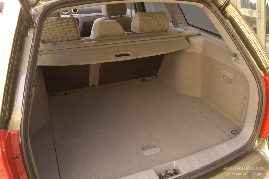 Suzuki Forenza Wagon photo 3