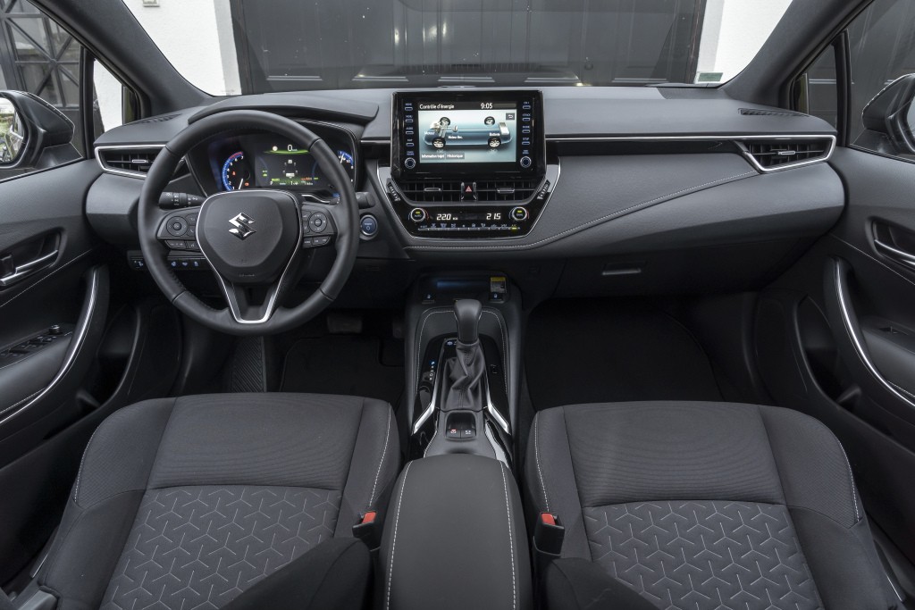 Suzuki Swace photo 30