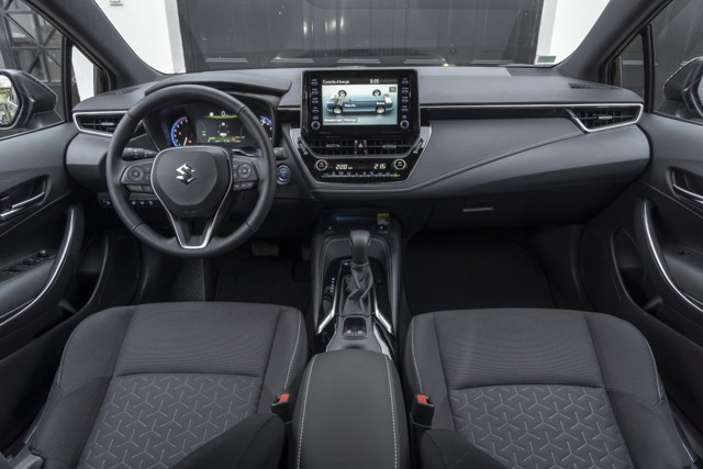 Suzuki Swace Foto 30