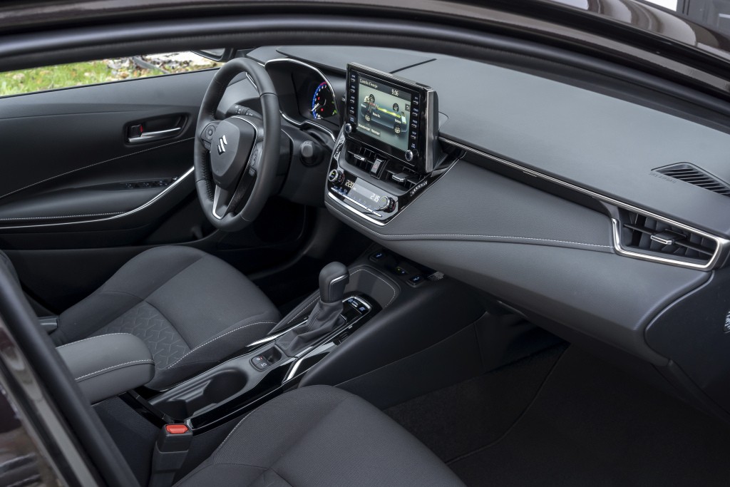 Suzuki Swace photo 32