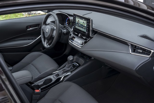 Suzuki Swace Foto 32