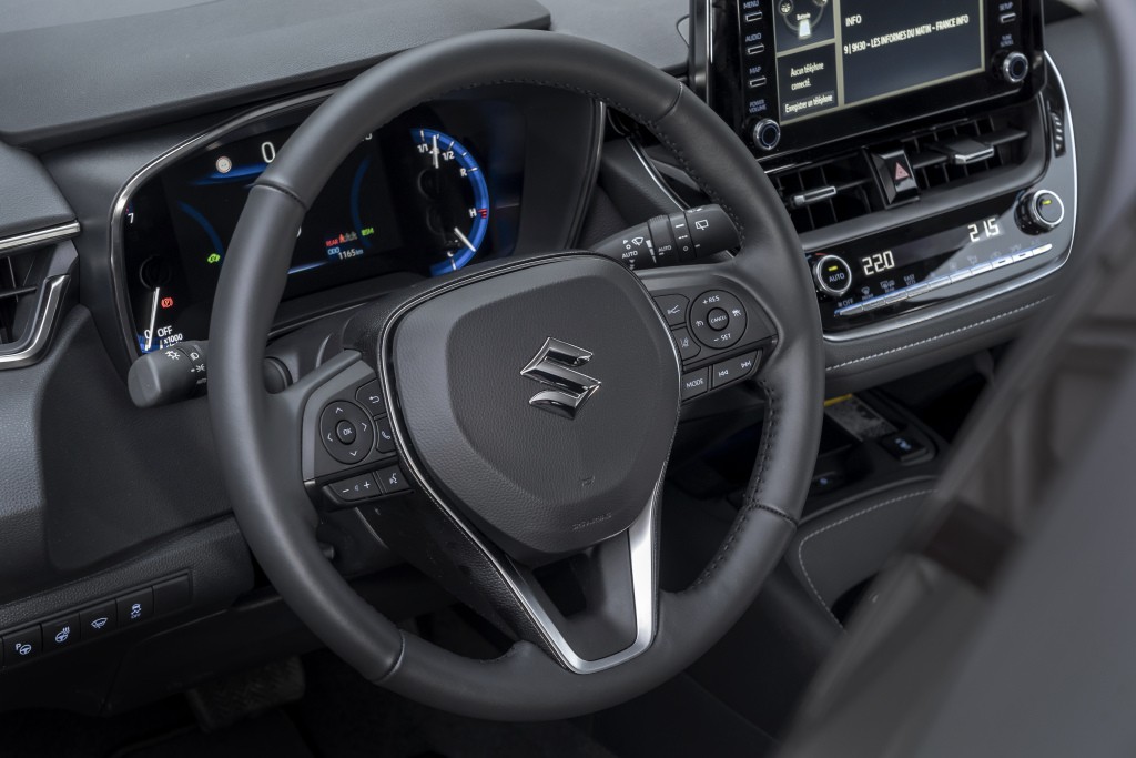 Suzuki Swace photo 36