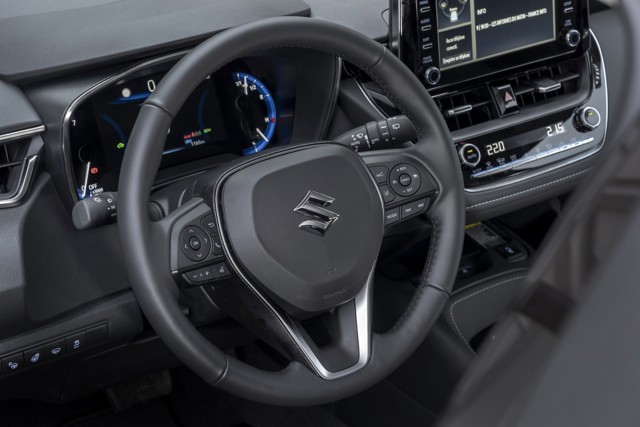 Suzuki Swace Foto 36