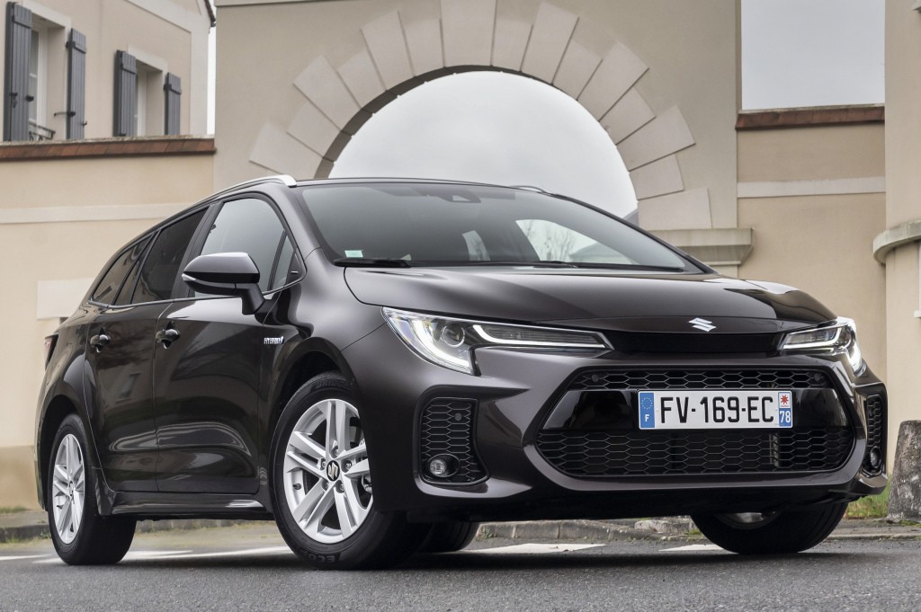 Suzuki Swace photo 6