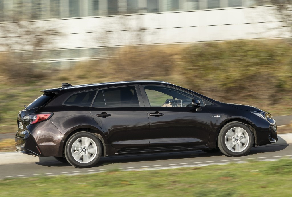 Suzuki Swace photo 7