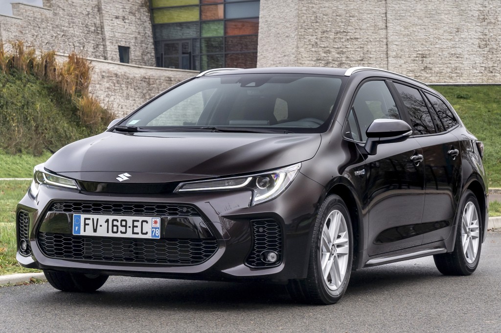 Suzuki Swace photo 8