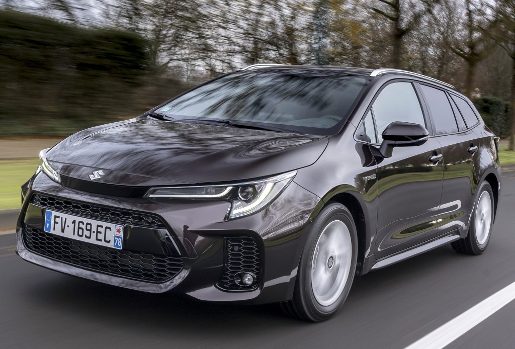 Suzuki Swace photo 9