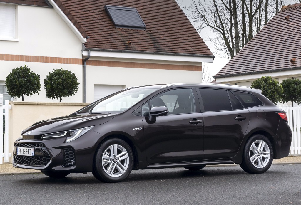 Suzuki Swace photo 10