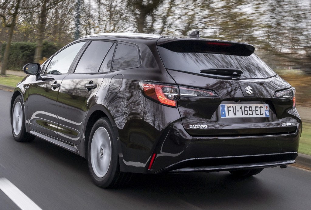Suzuki Swace photo 11