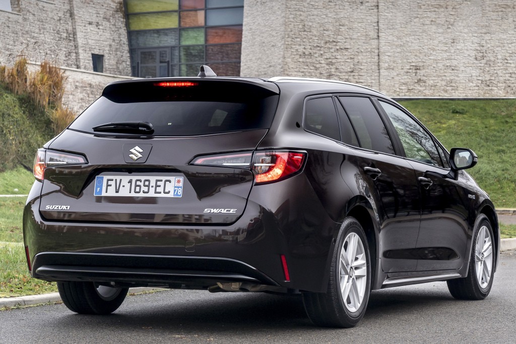 Suzuki Swace photo 12