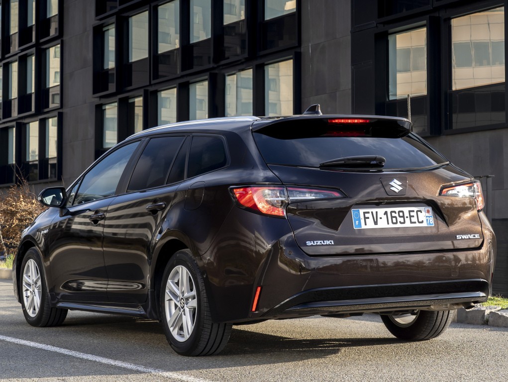 Suzuki Swace photo 13