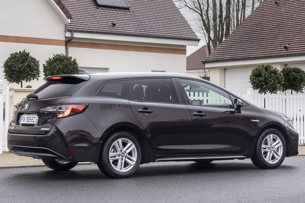 Suzuki Swace photo 14