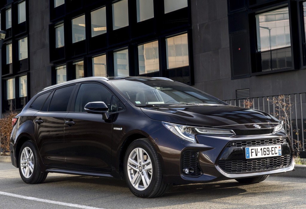 Suzuki Swace photo 15