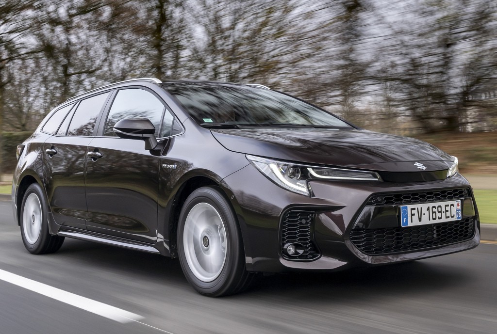 Suzuki Swace photo 18