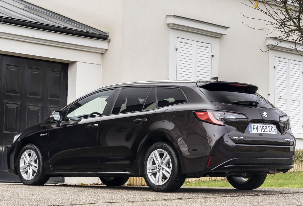 Suzuki Swace photo 20