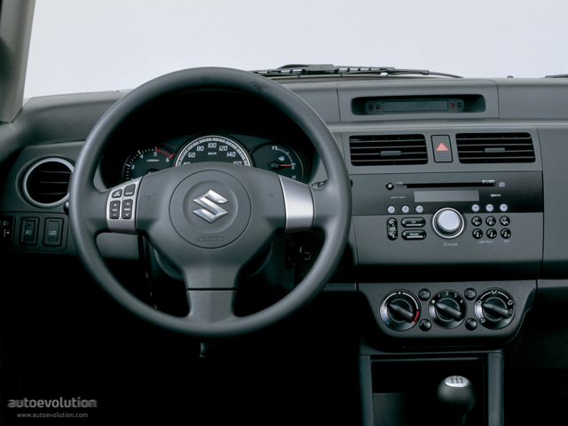 Suzuki Swift 3 Doors photo 12